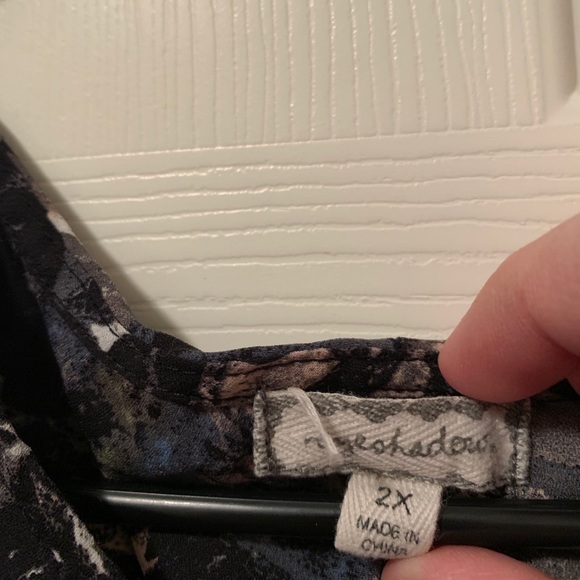 Plus size woman’s blouse - Picture 3 of 3